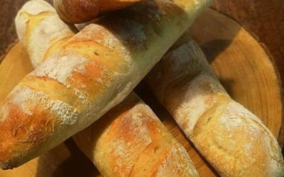 Baguette fatta in casa: ricetta facile per un pane croccante e dorato
