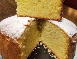 Torta al Latte Caldo: la Ricetta Facile per un Dolce Soffice e Morbido